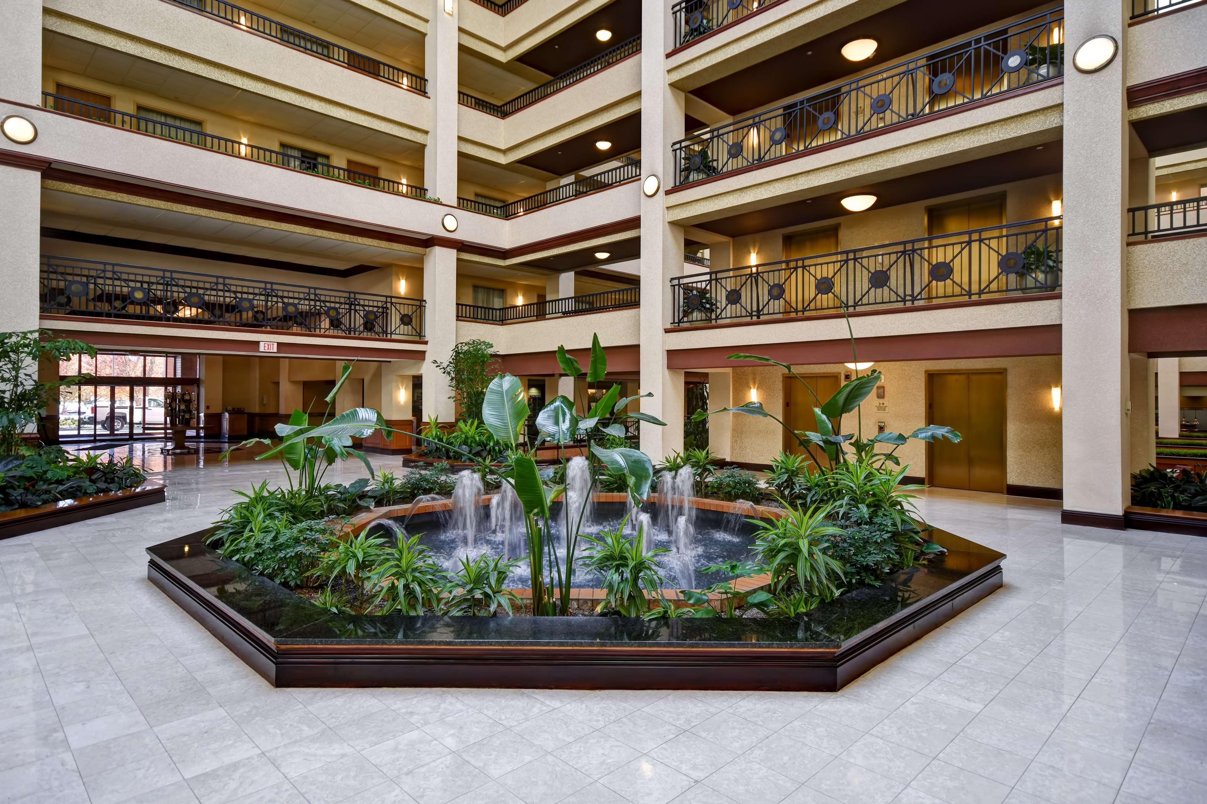 Embassy Suites Lexington Exterior photo